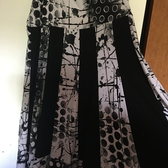 Ladies Gray Black Dress. Sleeveless size 24 - Picture 2 of 5